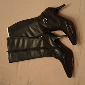 Unlisted, 8 1/2, black